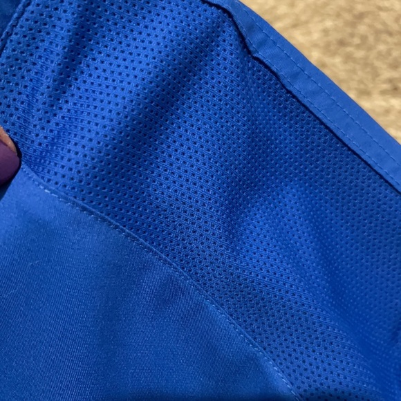 MEN'S SCRUB TOP - Picture 4 of 5